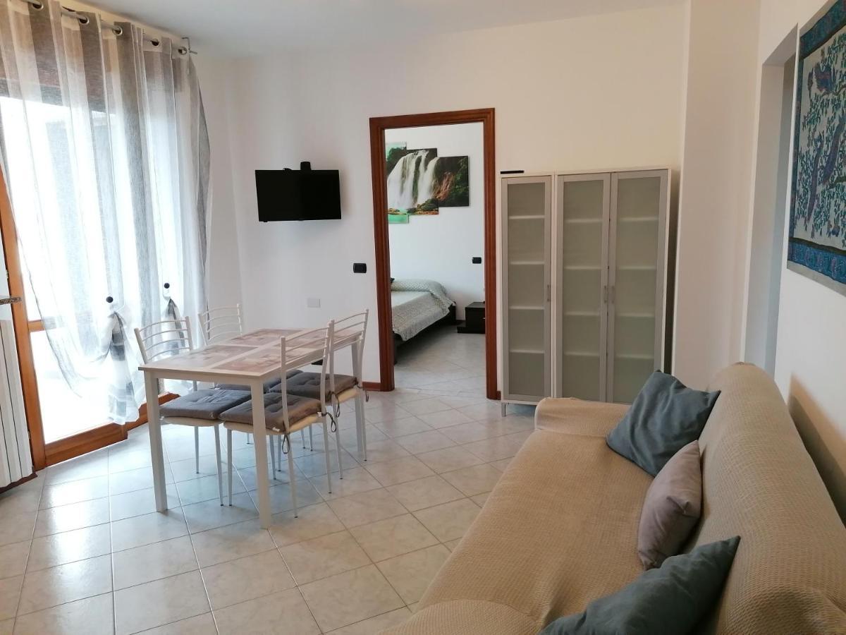 Accogliente Bilocale Apartment โนวารา ภายนอก รูปภาพ