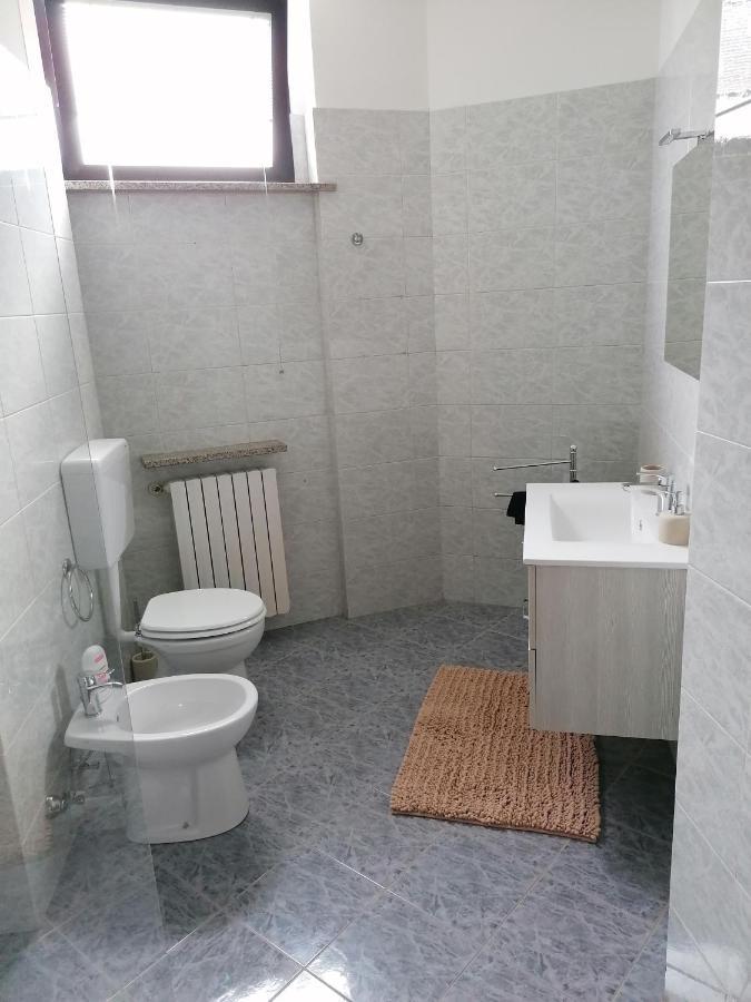 Accogliente Bilocale Apartment โนวารา ภายนอก รูปภาพ