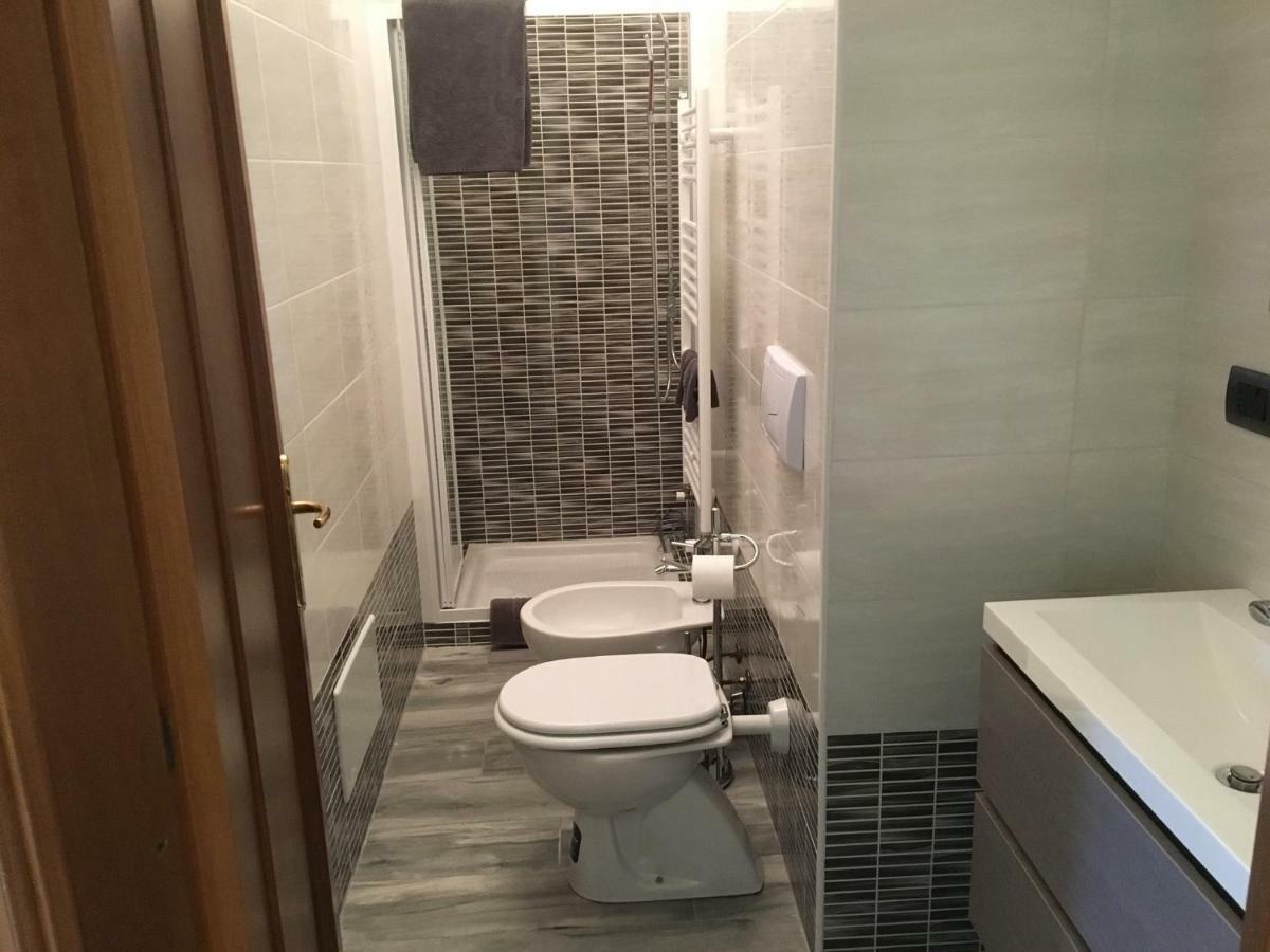 Accogliente Bilocale Apartment โนวารา ภายนอก รูปภาพ