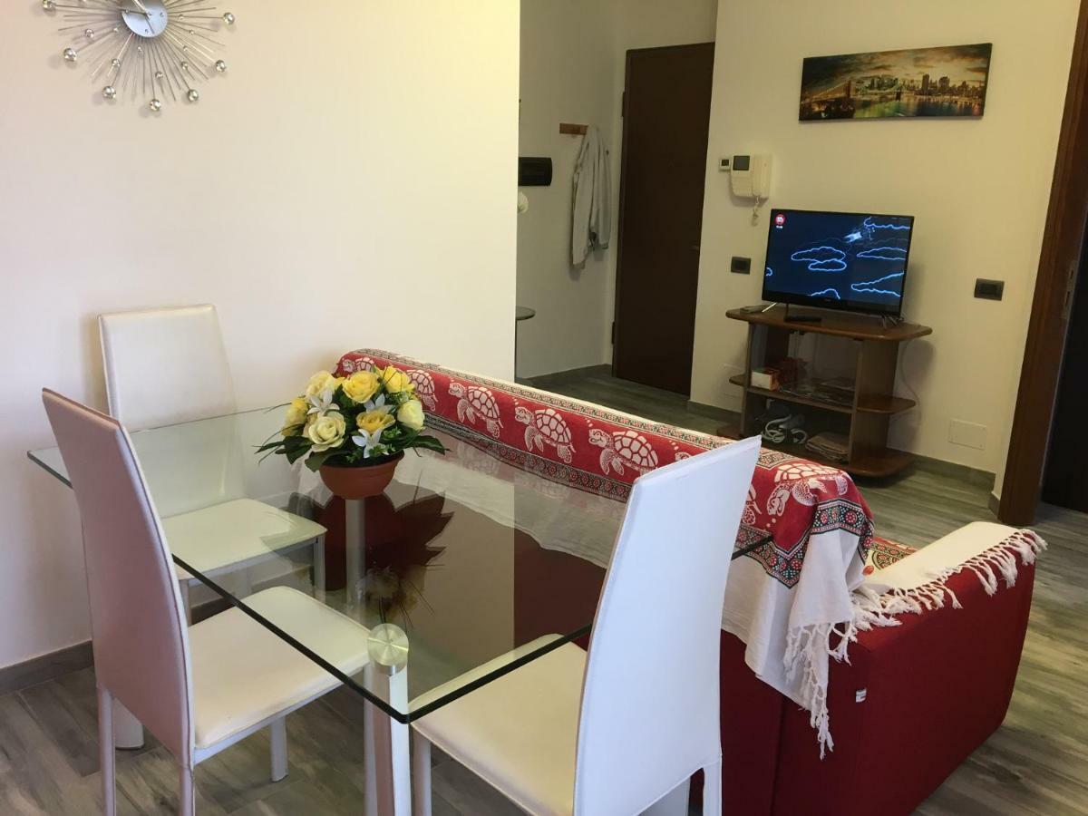 Accogliente Bilocale Apartment โนวารา ภายนอก รูปภาพ