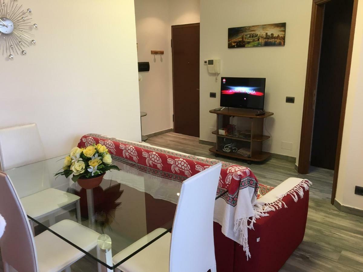 Accogliente Bilocale Apartment โนวารา ภายนอก รูปภาพ