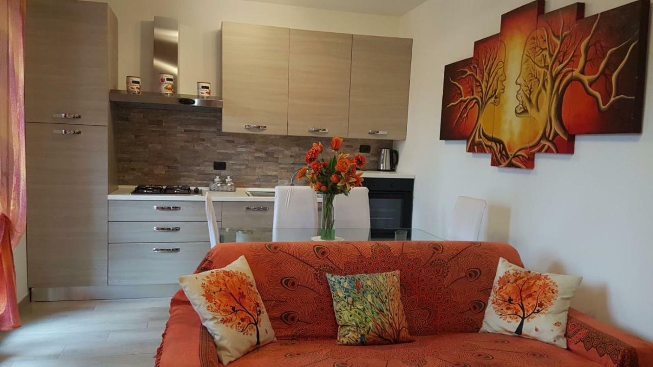 Accogliente Bilocale Apartment โนวารา ภายนอก รูปภาพ