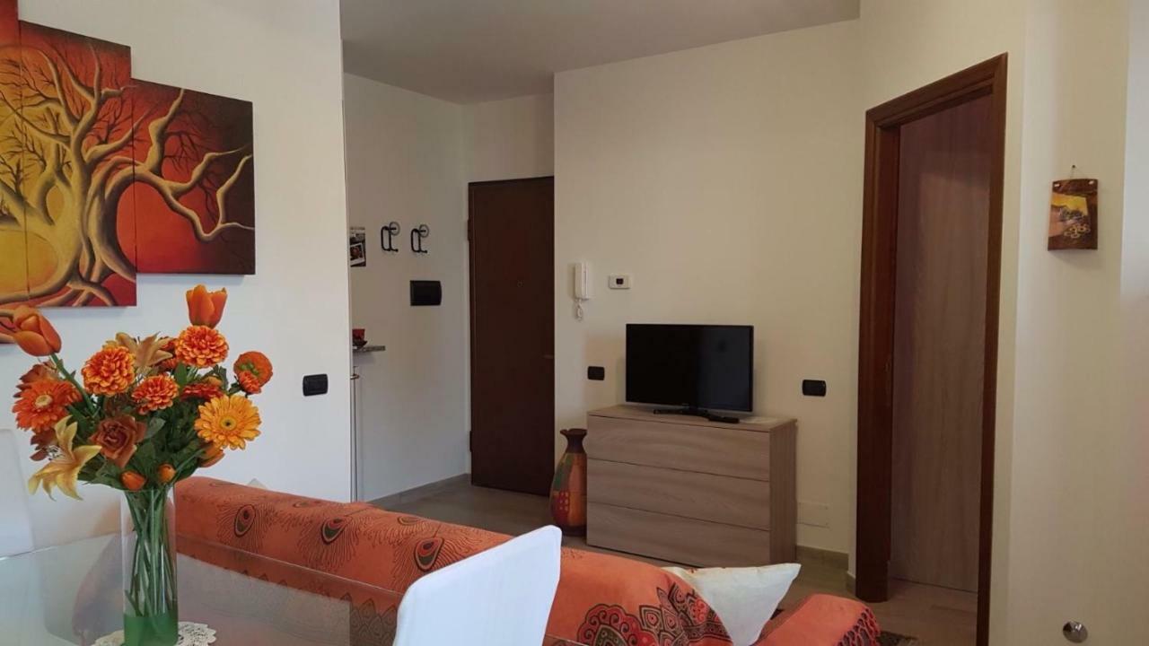 Accogliente Bilocale Apartment โนวารา ภายนอก รูปภาพ